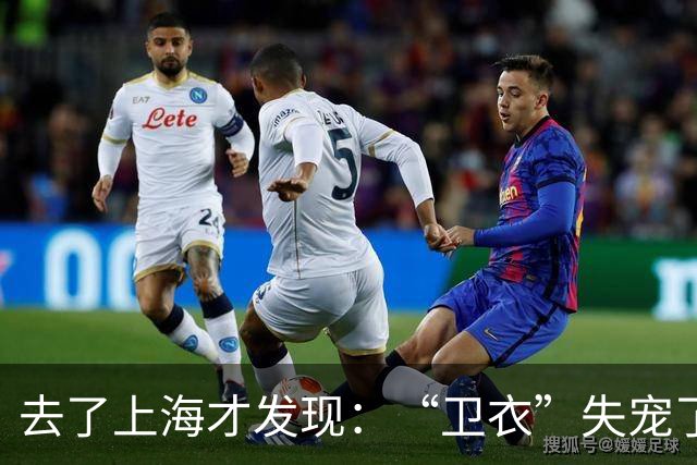 去了上海才发现：“卫衣”失宠了，满街都在穿“奶奶衫+半身裙”